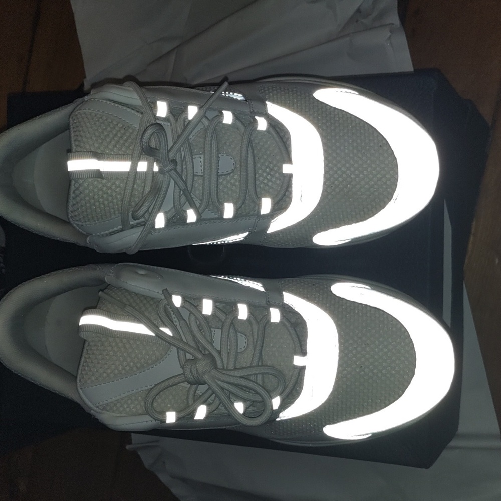 Used Dior B22 White Sneakers - Picture 2 of 6